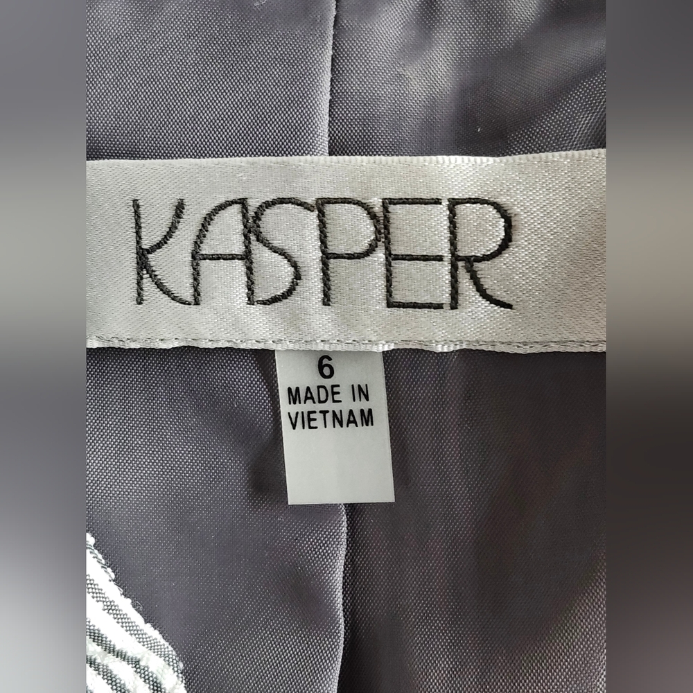 KASPER Seersucker Gray and White Classic Tailored Suit Jacket | Blazer. Size 6. - Picture 11 of 11